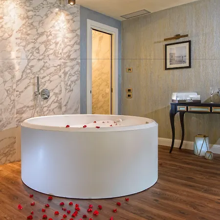 Hotel Palazzo Veneziano - Collection